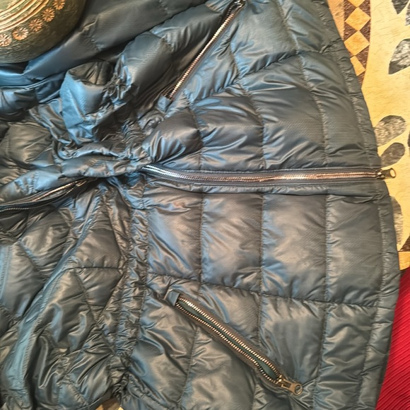 Light down athleta mid thigh jacket - Picture 4 of 4